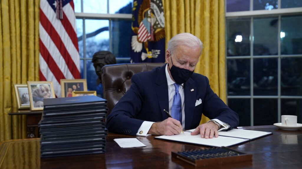 Biden Approval Rating Falls – Right Side Broadcasting Network (RSBN)